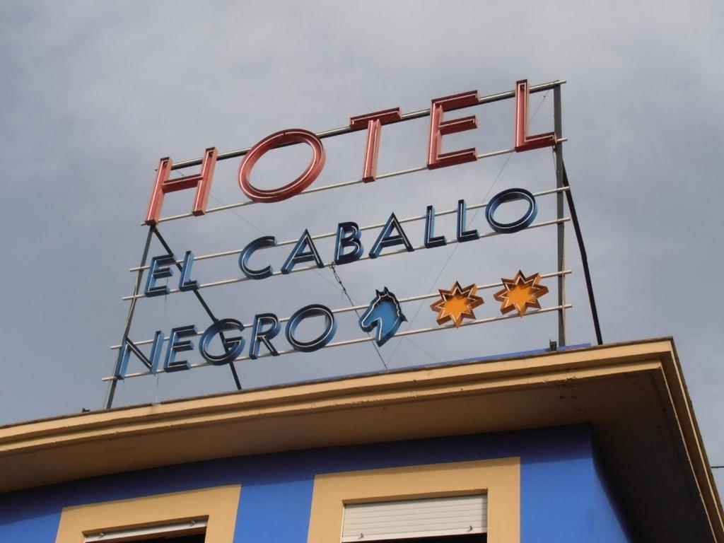 Hotel Caballo Negro ปูแอร์โต เรอาล ภายนอก รูปภาพ